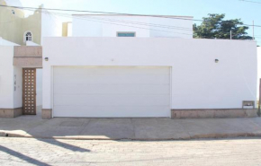 Amplio apartamento en zona residencial bien ubicada cerca del mar